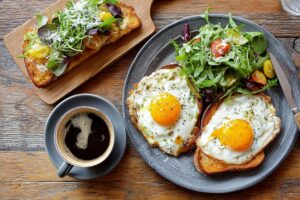 カフェのモーニングメニュー(目玉焼きトースト&コーヒー)・食事のフリー素材0