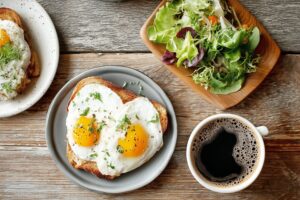 カフェのモーニングメニュー(目玉焼きトースト&コーヒー)・食事のフリー素材0
