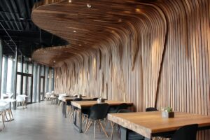 【フリー素材】カフェのおしゃれなウッドデザインの壁・テーブル席０