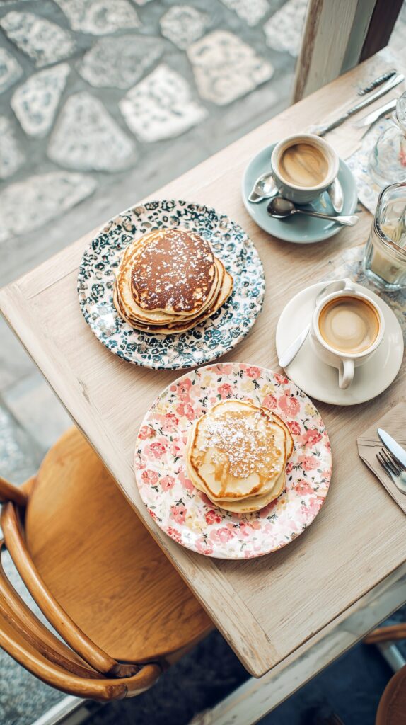 【スマホ壁紙サイズ】オシャレなカフェ空間・パンケーキとスイーツのフリー素材０