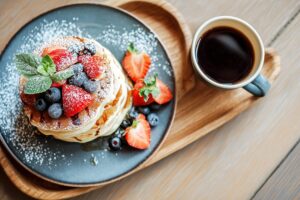 カフェで注文したオシャレなパンケーキ・スイーツのフリー素材０